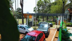 Free self parking - We We Wayanad- Casa de Wayanad (Sulthan Bathery)