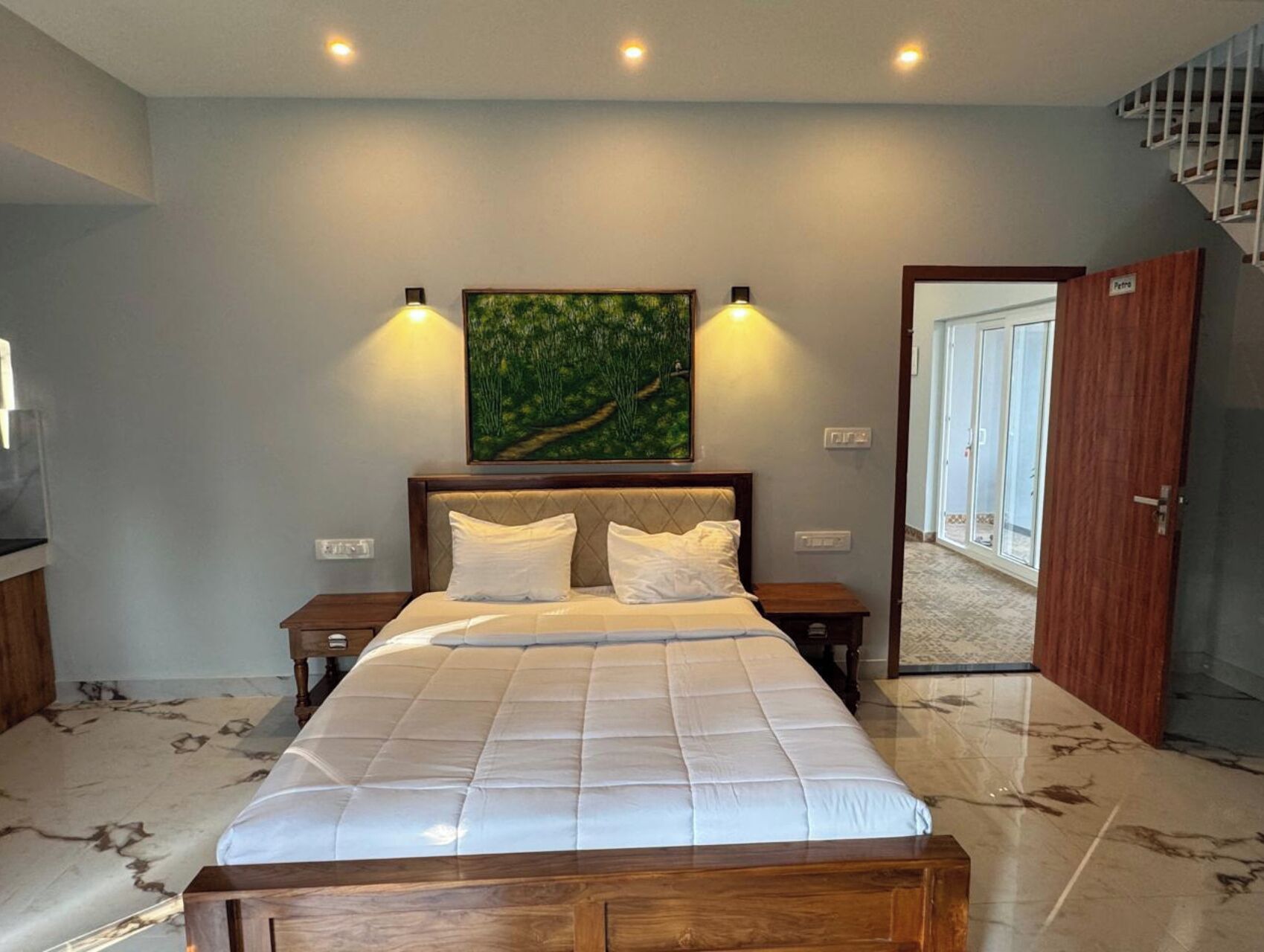 Laptop workspace, free WiFi