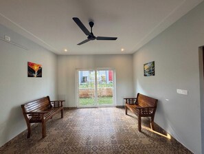 Laptopgeeigneter Arbeitsplatz, kostenloses WLAN