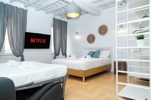 Appartamento Deluxe, vista città | Tende oscuranti, insonorizzazione, ferro/asse da stiro, Wi-Fi gratuito
