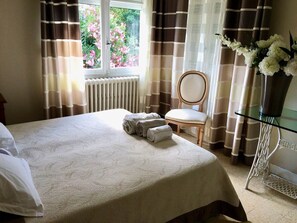 4 bedrooms, iron/ironing board, free WiFi, bed sheets - Villa with swimming pool in large park 4 stars Atout France (MONTADY)