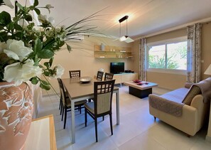 TV - Villa with swimming pool in large park 4 stars Atout France (MONTADY)