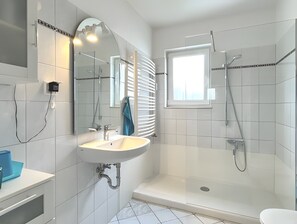 Shower, towels