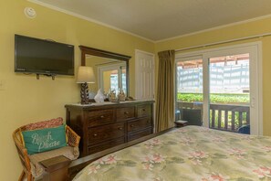 1 bedroom, laptop workspace, free WiFi - Renovated Ground-floor Condo W/ Heated Pools 1 Bedroom Condo (South Padre Island)