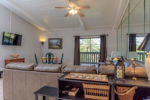 Condo, 3 phòng ngủ | Khu phòng khách