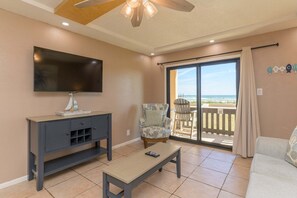 Living area - Tiki 134 - Bright Ocean View 1br Condo Sleeps 6 1 Bedroom Condo (South Padre Island)