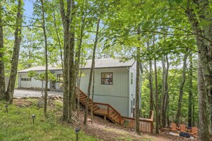 Exterior - Minutes to Ski Lifts, Cozy Sunset Snow Cabin! (Beech Mountain)