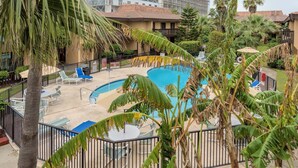 Condo, 1 phòng ngủ | Hồ bơi