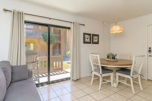 1br Condo With Two Heated Pools And Pet Friendly 1 Bedroom Condo