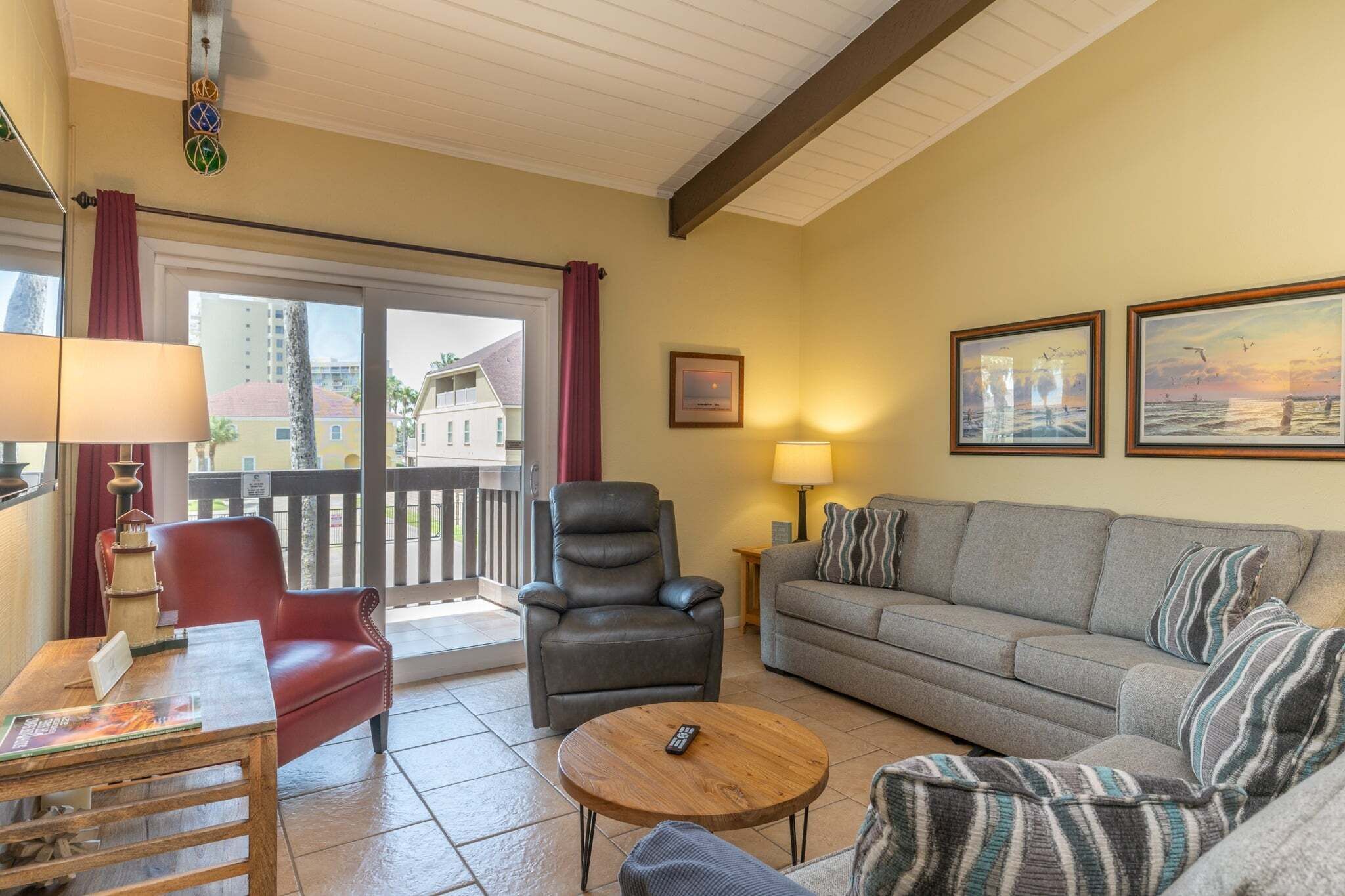 Condo, 2 habitaciones | Área de sala de estar