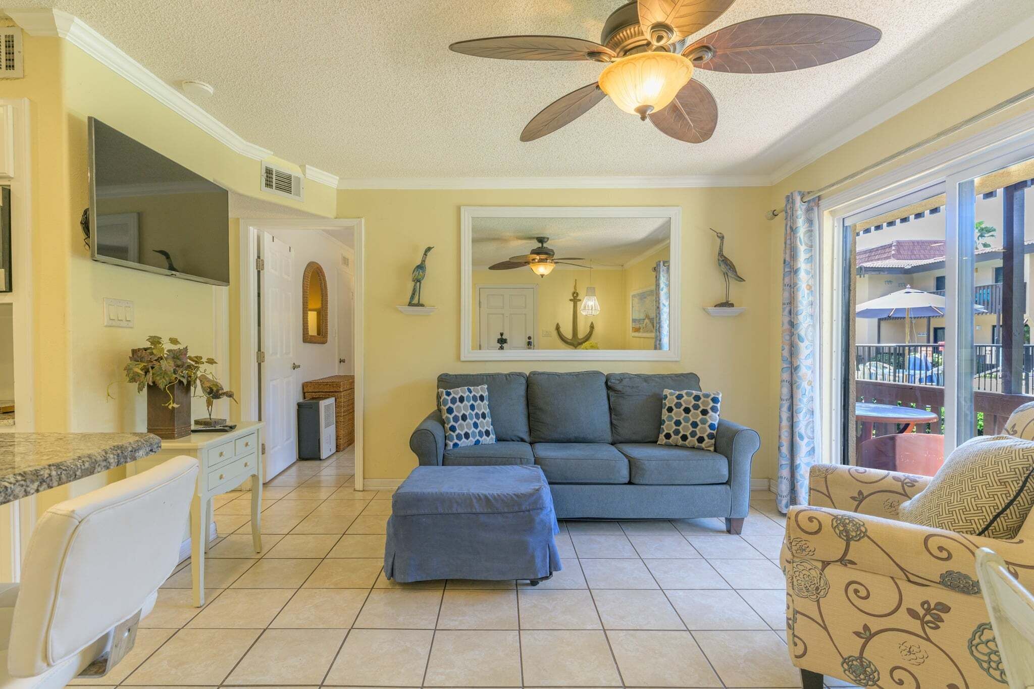 Condo, 1 Bedroom | Living area