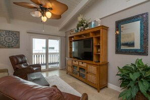 Living area - Tiki 216 - 2br Condo W/ Balcony Steps From Beach 2 Bedroom Condo (South Padre Island)