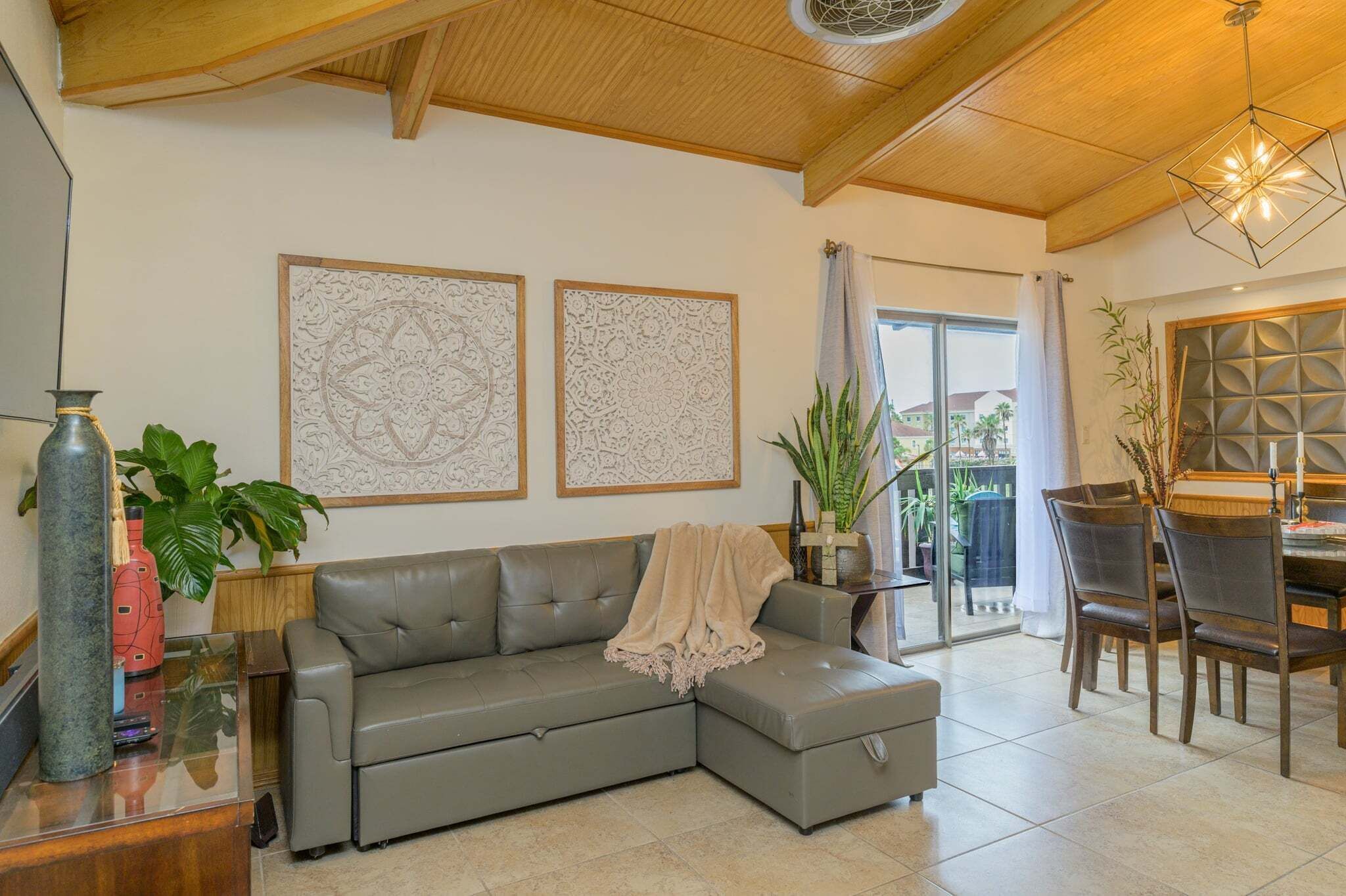 Condo, 1 Bedroom | Living area