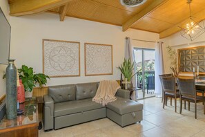 Condo, 1 habitación | Área de sala de estar