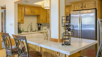 Condo, 1 Bedroom | Private kitchen | Fridge, oven, coffee/tea maker, toaster