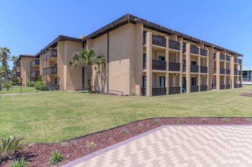 Tiki 123 - Steps To Beach Condo W/ Pools & Balcony 1 Bedroom Condo