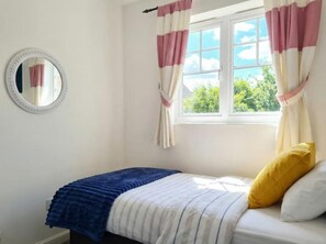 3 bedrooms, iron/ironing board, WiFi - 3 bed house. Perfect for Contractors & families (Maidstone)