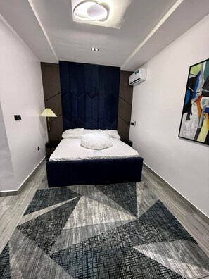 Desk, laptop workspace, free WiFi