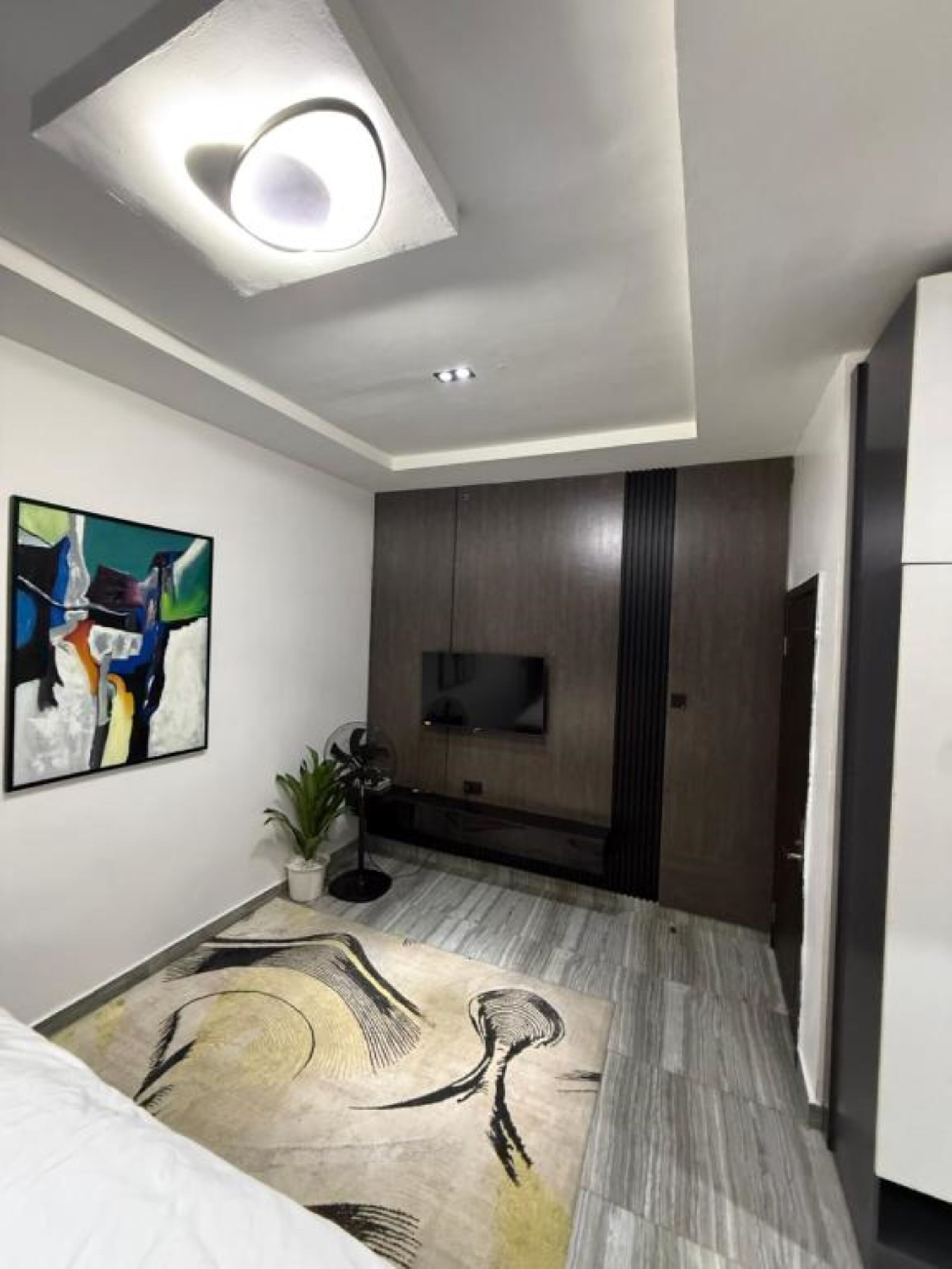 Luxury Apartment | Meja, ruang kerja komputer riba, Wi-fi percuma 