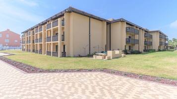 Condo, 2 Bedrooms | Exterior