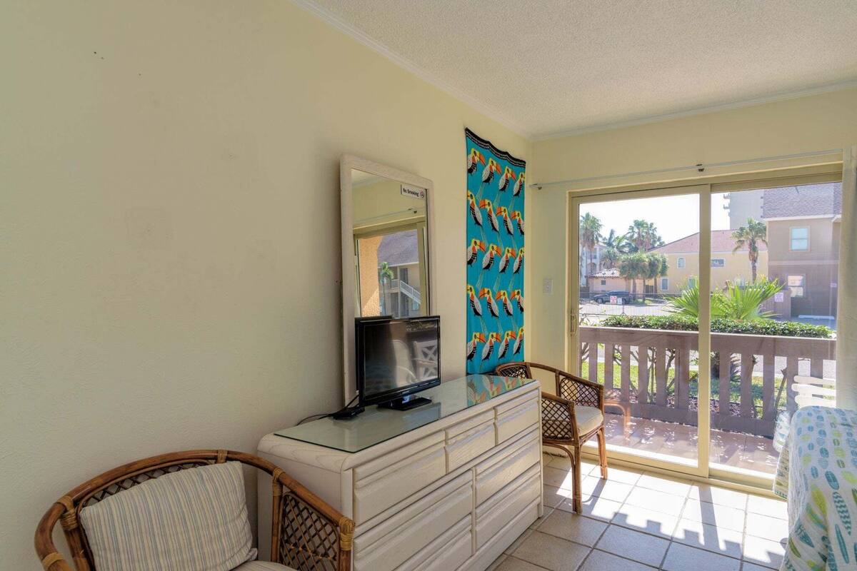 Condo, 2 Bedrooms | Interior