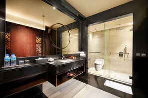 Shower, hair dryer, bidet, towels - Charming 3-bedroom villa in enchanting Bali with cool AC (Kabupaten Badung)
