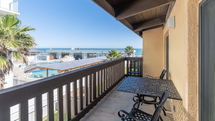 Cozy 1br Condo Sleeps 4 With Beach Access 1 Bedroom Condo