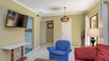 Condo, 1 Bedroom | Living area