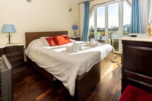 4 bedrooms, soundproofing - Guest H4U Villa Garden Pool (Povoa De Varzim)