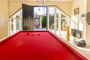 4 bedrooms, soundproofing - Guest H4U Villa Garden Pool (Povoa De Varzim)