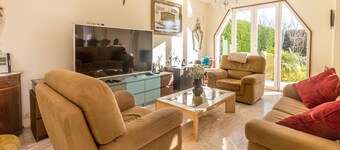 Guest H4U Villa Garden Pool