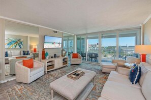 Living area - Shoreline Towers 3042 2 Bedroom Condo (Destin)