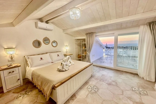 Double Room, Sea View | In-room safe, soundproofing, WiFi (free)