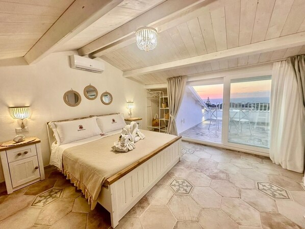 Habitación doble, vistas al mar | Caja fuerte, sistema de insonorización, wifi gratis