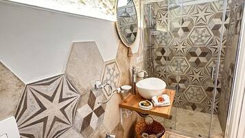 Chambre Triple, vue ville | Salle de bain