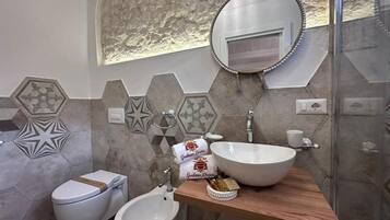 Camera tripla, vista città | Bagno