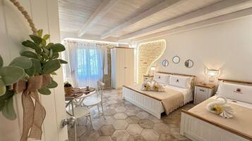 Triple Room, City View | In-room safe, soundproofing, free WiFi