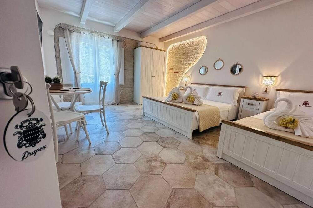 Godano Rooms