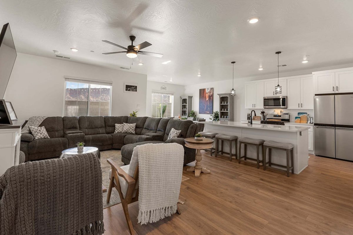 联排别墅, 4 间卧室 | 起居区 | 智能电视