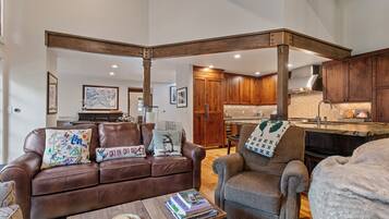 Condo, 3 Bedrooms | Interior