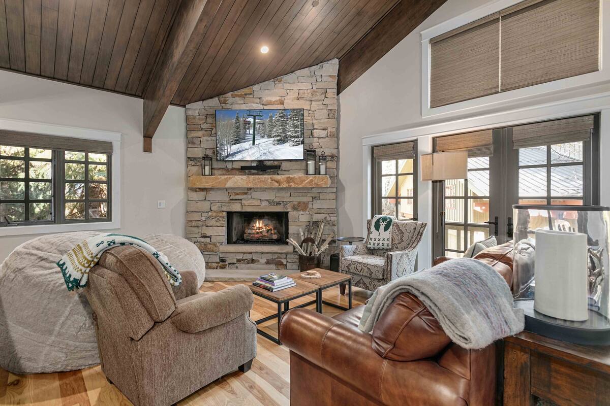 Condo, 3 Bedrooms | Living area