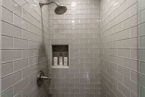 Apartment, 3 Schlafzimmer | Badezimmer | Handtücher, Shampoo