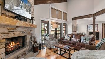 Condo, 3 Bedrooms | Interior