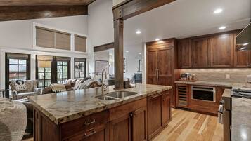 Condo, 3 Bedrooms | Interior