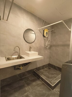 Shower, hair dryer, bidet, towels - Happy Stars Studio @ Kuala Lumpur City Centre KLCC (Kuala Lumpur)