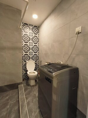 Shower, hair dryer, bidet, towels - Happy Stars Studio @ Kuala Lumpur City Centre KLCC (Kuala Lumpur)