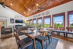 Dining - Bear Point - The Meeting Place w/ Hot Tub, Games! (Gatlinburg)