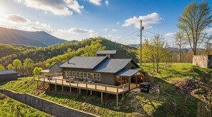 Exterior - Bear Point - The Meeting Place w/ Hot Tub, Games! (Gatlinburg)