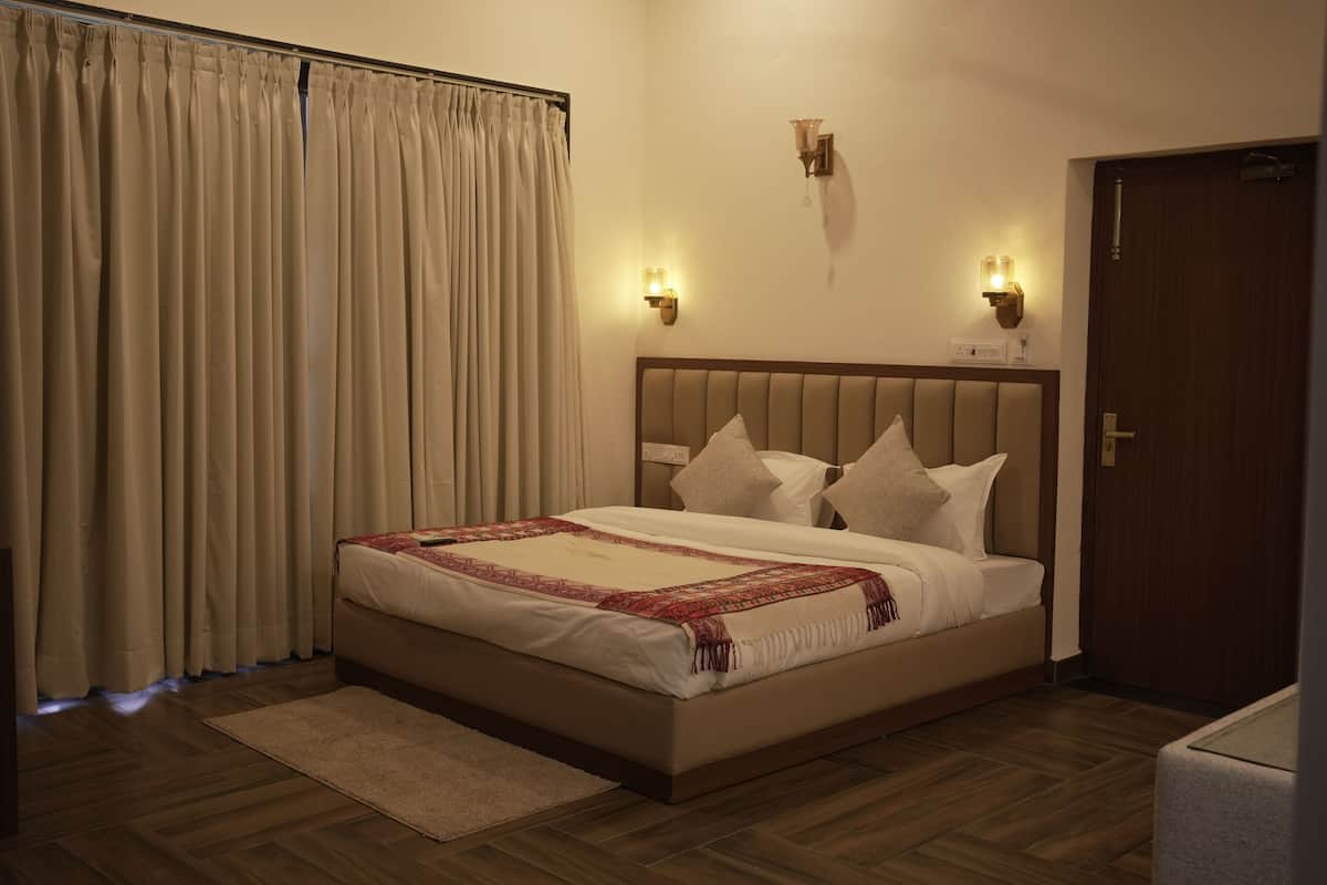 Luxury Studio, Balcony, Valley View | Iron/ironing board, free WiFi