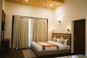 Iron/ironing board, free WiFi - whispering heights (Kasauli)